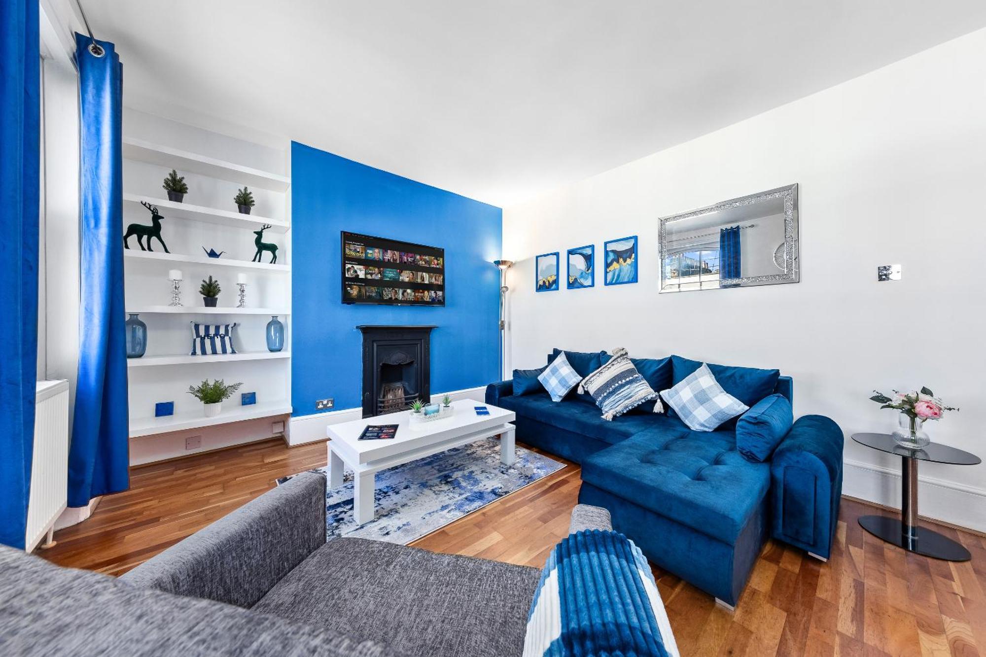 Balcony Blue Theme 1 Bedroom Central London Luxury Flat Near Hyde Park! Accommodates Up To 6! Double Sofa Bed And Next To Station! Exterior photo