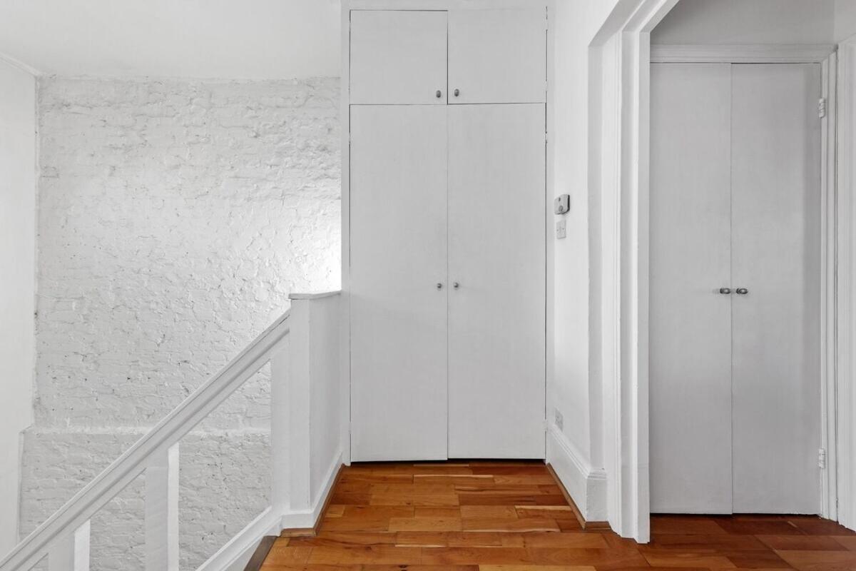 Balcony Blue Theme 1 Bedroom Central London Luxury Flat Near Hyde Park! Accommodates Up To 6! Double Sofa Bed And Next To Station! Exterior photo