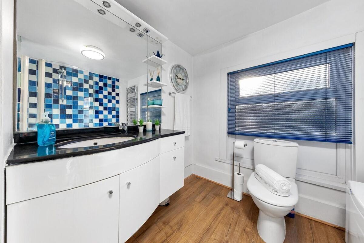 Balcony Blue Theme 1 Bedroom Central London Luxury Flat Near Hyde Park! Accommodates Up To 6! Double Sofa Bed And Next To Station! Exterior photo