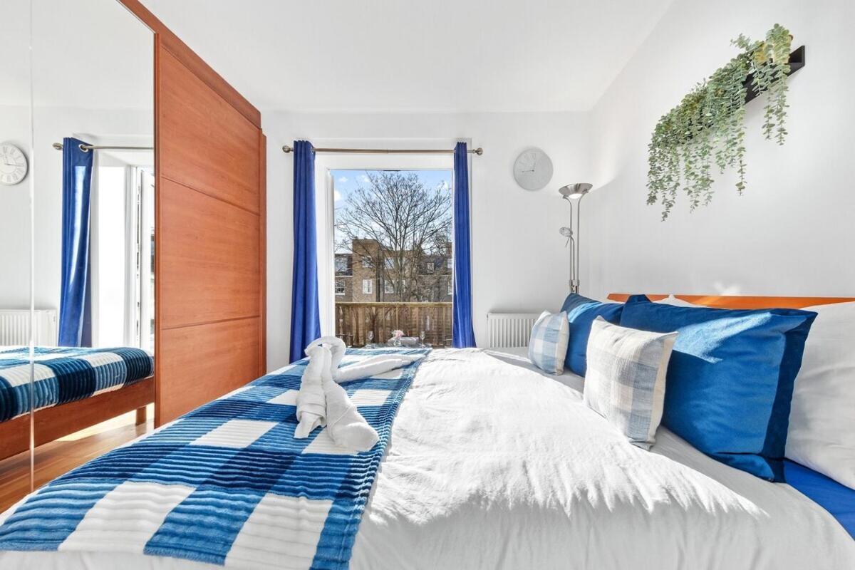 Balcony Blue Theme 1 Bedroom Central London Luxury Flat Near Hyde Park! Accommodates Up To 6! Double Sofa Bed And Next To Station! Exterior photo