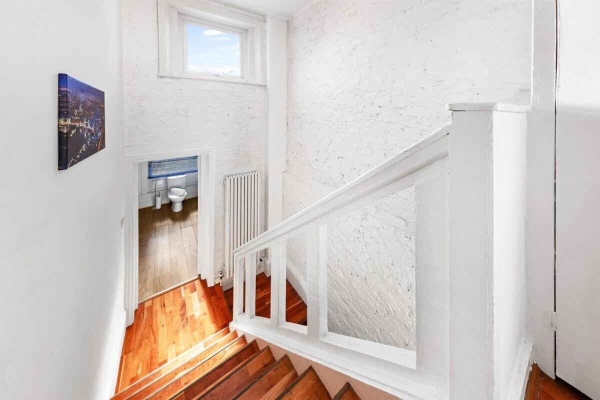Balcony Blue Theme 1 Bedroom Central London Luxury Flat Near Hyde Park! Accommodates Up To 6! Double Sofa Bed And Next To Station! Exterior photo