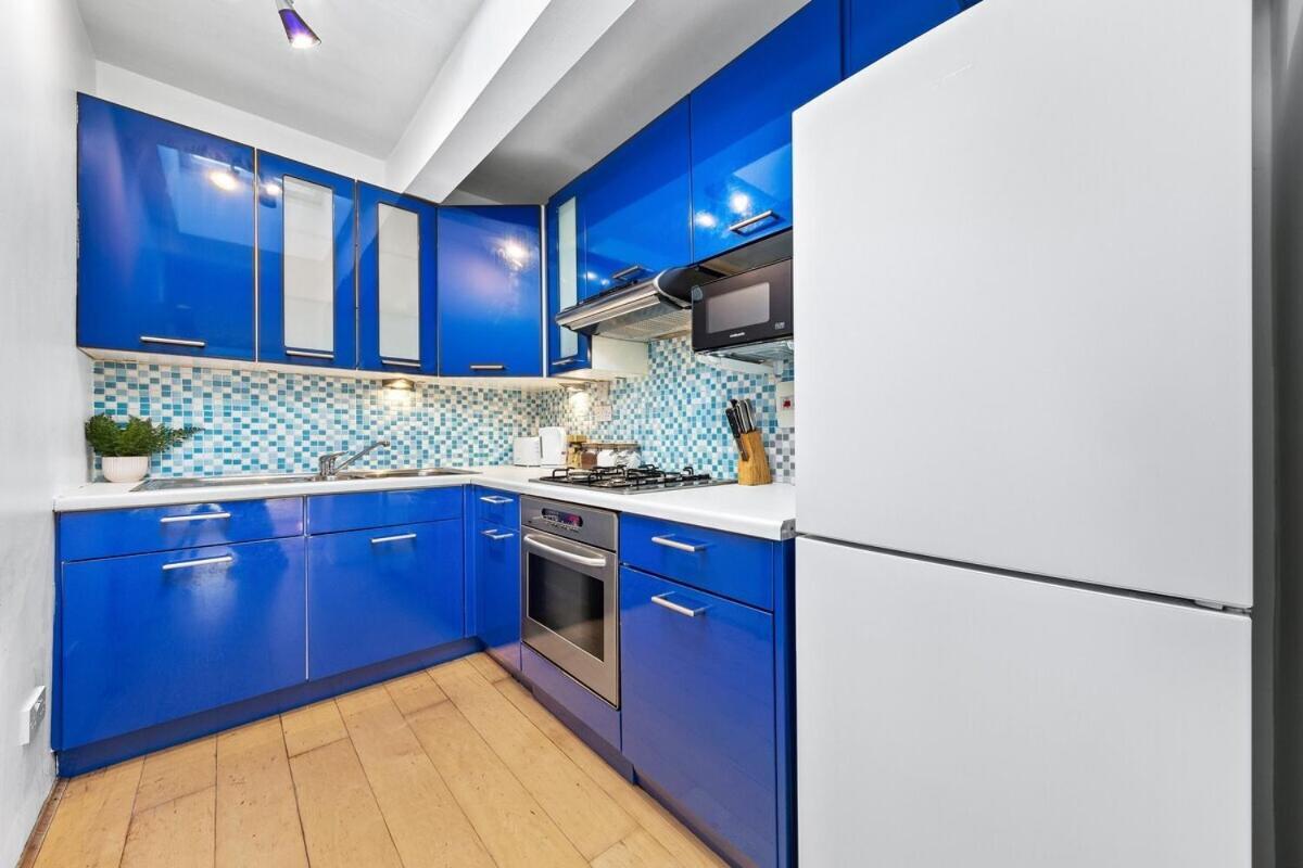 Balcony Blue Theme 1 Bedroom Central London Luxury Flat Near Hyde Park! Accommodates Up To 6! Double Sofa Bed And Next To Station! Exterior photo