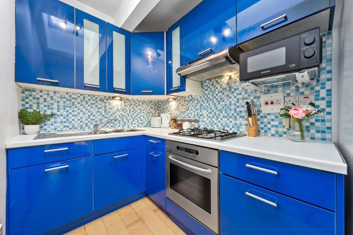 Balcony Blue Theme 1 Bedroom Central London Luxury Flat Near Hyde Park! Accommodates Up To 6! Double Sofa Bed And Next To Station! Exterior photo