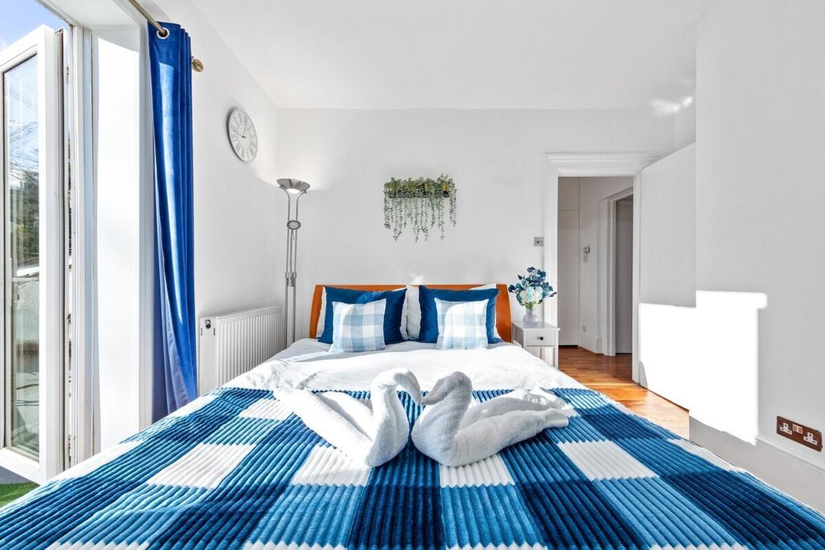 Balcony Blue Theme 1 Bedroom Central London Luxury Flat Near Hyde Park! Accommodates Up To 6! Double Sofa Bed And Next To Station! Exterior photo