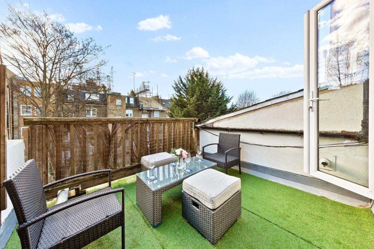 Balcony Blue Theme 1 Bedroom Central London Luxury Flat Near Hyde Park! Accommodates Up To 6! Double Sofa Bed And Next To Station! Exterior photo
